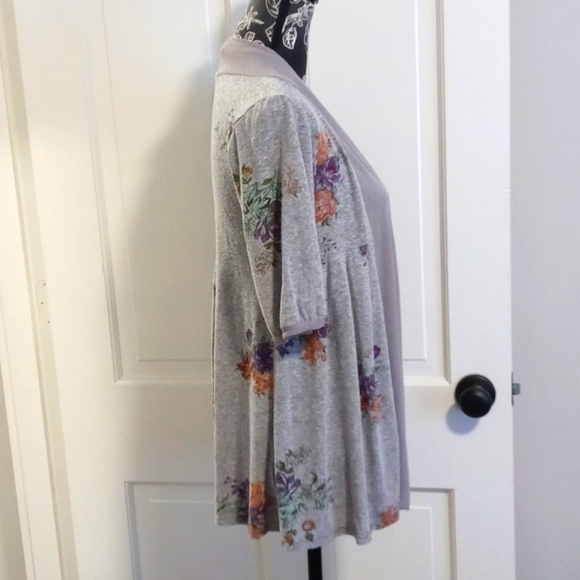 🌸Anthropologie🌸 - Gray Floral Open Front S/S Cardigan Sweater - Picture 6 of 14